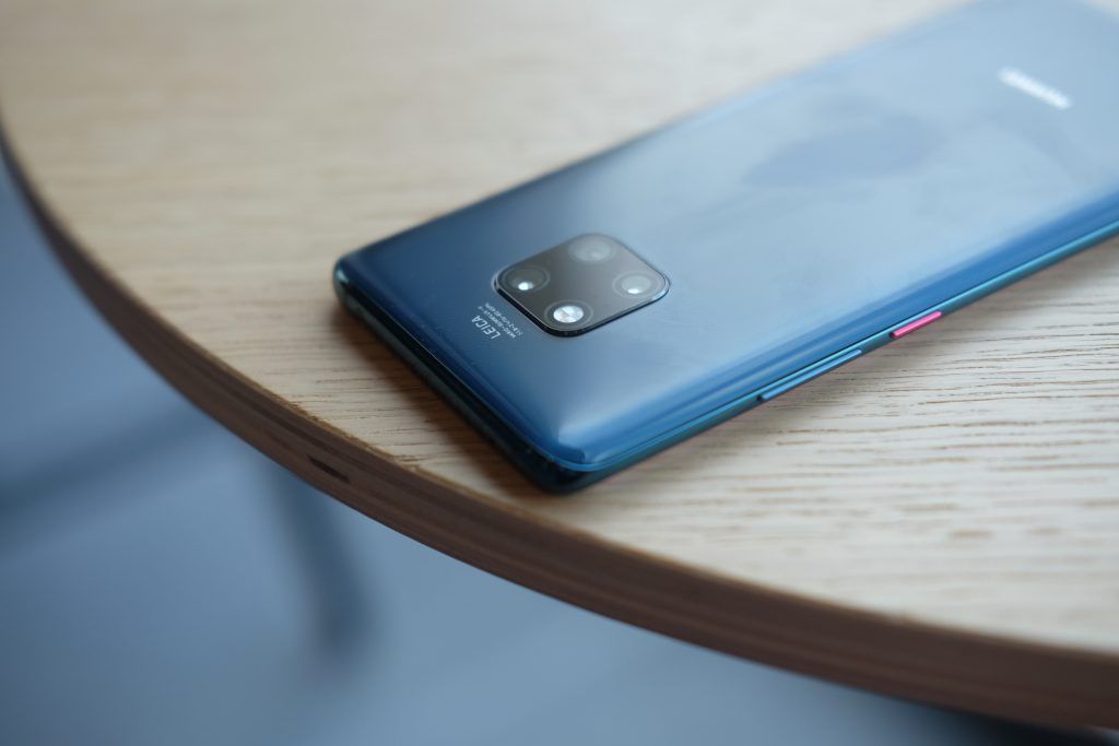 Huawei Mate 20 Pro predstavený - iPhonu X akoby z oka vypadol - ioty.sk 