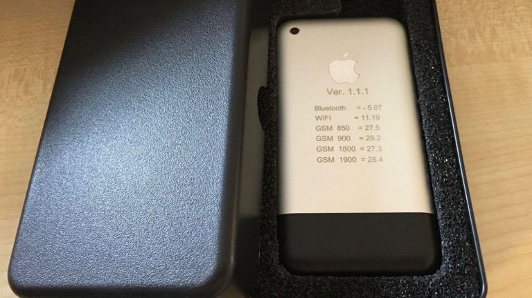 Prototyp prvého iPhonu mieri do aukcie. Jeho cena rýchlo rastie