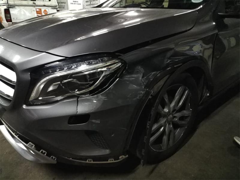 Z tohto videa mrazí: Vodiča Mercedesu zachránilo zamknuté auto - ioty.sk