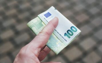 Slováci sú čoraz pesimistickejší: FINANČNÉ ZDRAVIE domácností rýchlo UPADÁ slováci eurá